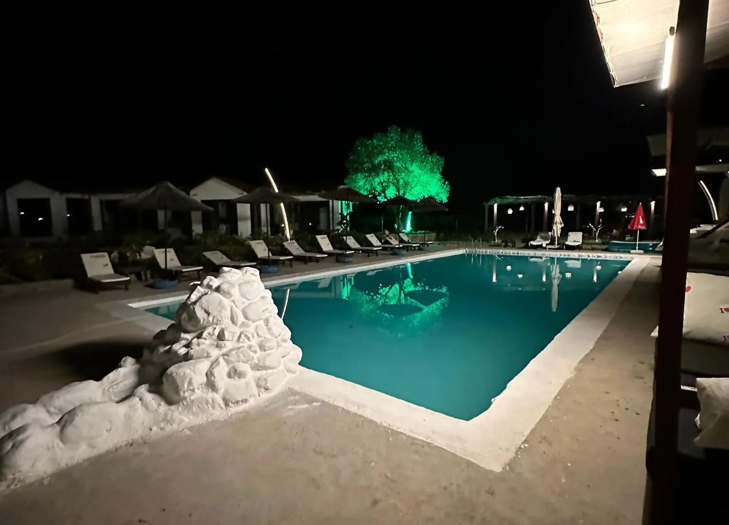 アパートホテル Zirkon Valley Boutique Hotel フェティエ