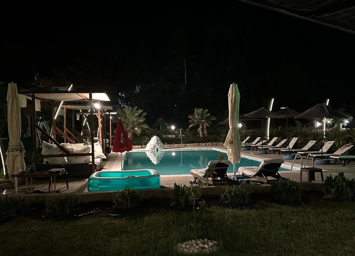 アパートホテル Zirkon Valley Boutique Hotel フェティエ